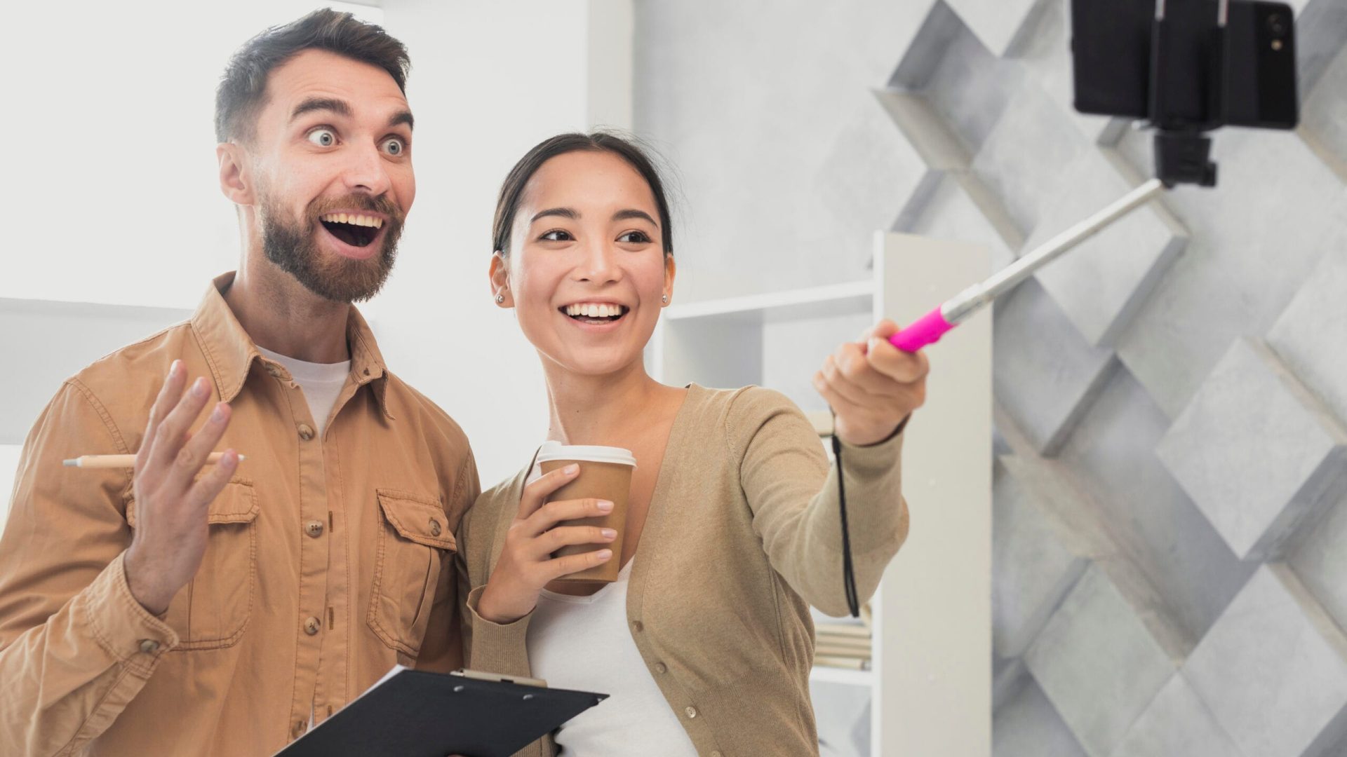 happy-friends-taking-selfies-together