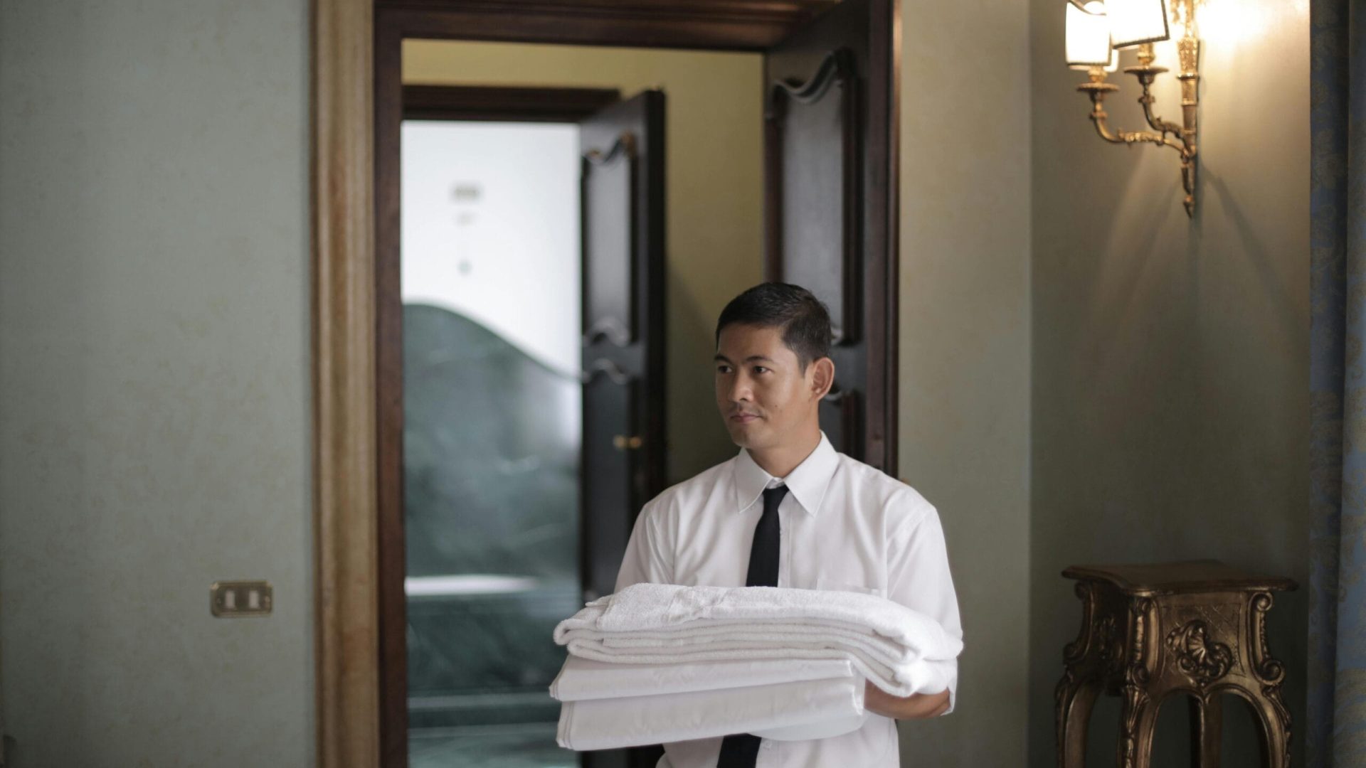 Strategi Efektif Antara Employee Advocacy dan Influencer